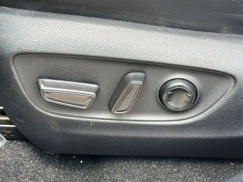 Used 2020 Toyota RAV4 XLE Premium image 24