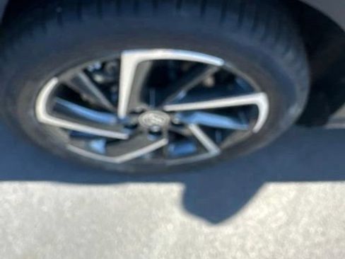 Used 2022 Toyota C-HR Limited FWD image 6
