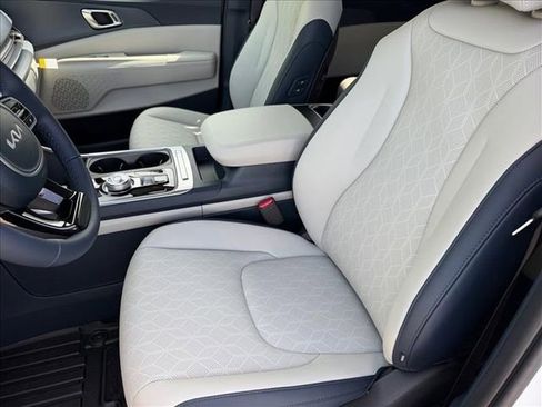 New 2026 Kia Carnival EX FWD image 10
