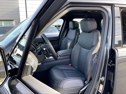 New 2025 Land Rover Range Rover SE image 11