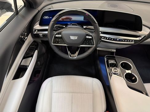 Certified 2024 Cadillac Lyriq Luxury RWD image 27