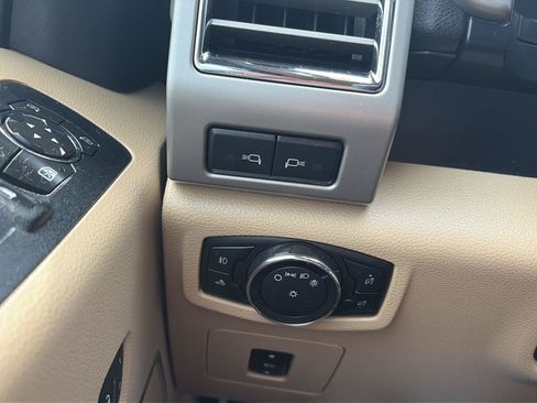 Used 2016 Ford F150 Lariat w/ Equipment Group 502A Luxury AWD/4WD image 34