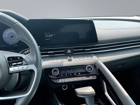 Used 2025 Hyundai Elantra SEL FWD image 6