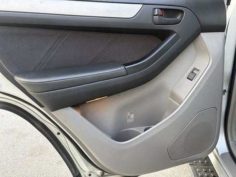 Used 2004 Toyota 4Runner SR5 image 23