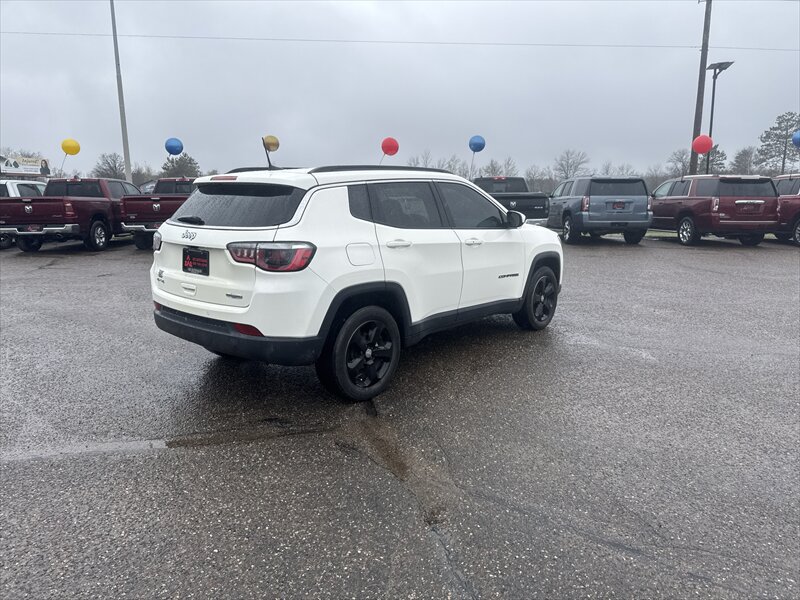 Used 2018 Jeep Compass Latitude w/ Popular Equipment Group AWD/4WD image 3