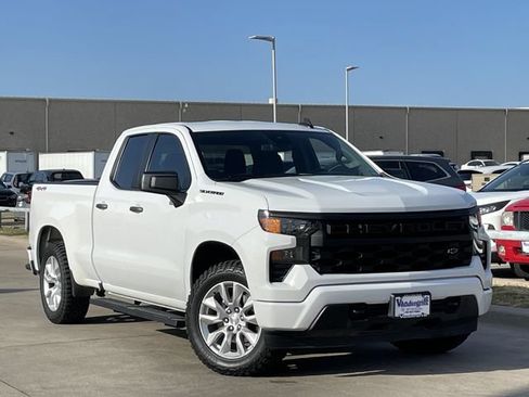 Used 2022 Chevrolet Silverado 1500 Custom w/ LPO, Dark Essentials Package AWD/4WD image 2
