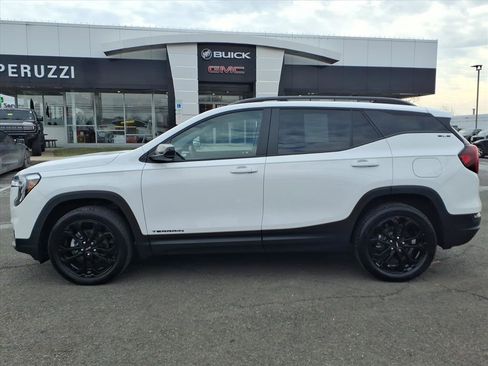 Used 2022 GMC Terrain SLE w/ Driver Convenience Package image 7