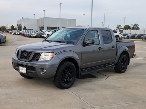 Used 2021 Nissan Frontier SV w/ Midnight Edition Floor Mats image 3