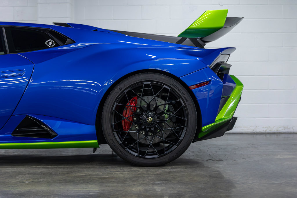 Used 2022 Lamborghini Huracan STO RWD image 13