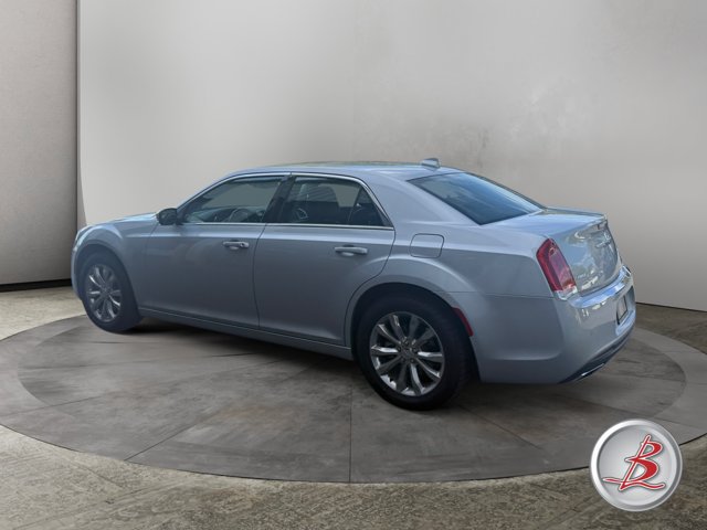 Used 2021 Chrysler 300 Touring L AWD/4WD image 5