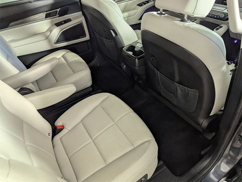 Used 2022 Kia Telluride SX w/ Towing Package image 34