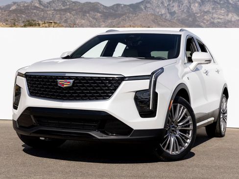 Used 2025 Cadillac XT4 Premium Luxury w/ Technology Package FWD image 1