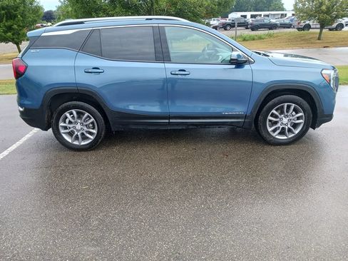 Used 2024 GMC Terrain SLT AWD/4WD image 8