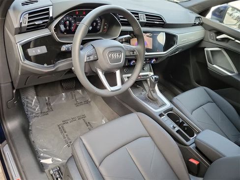 New 2025 Audi Q3 2.0T Premium image 10