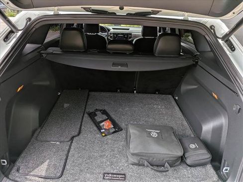 Certified 2023 Volkswagen Atlas Cross Sport SE w/ Black Wheel Package AWD/4WD image 21