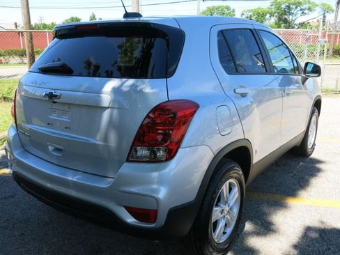 Used 2022 Chevrolet Trax LS w/ Tint and Cruise Package AWD/4WD image 4