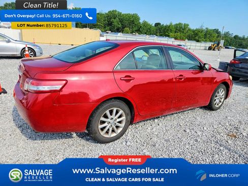 Used 2011 Toyota Camry XLE FWD image 4