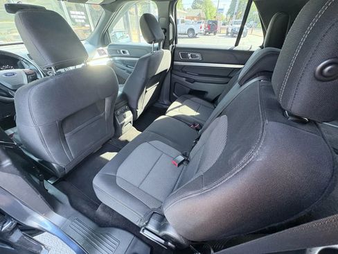 Used 2018 Ford Explorer XLT AWD/4WD image 15