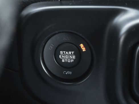 Used 2020 Jeep Wrangler Unlimited Sahara image 17