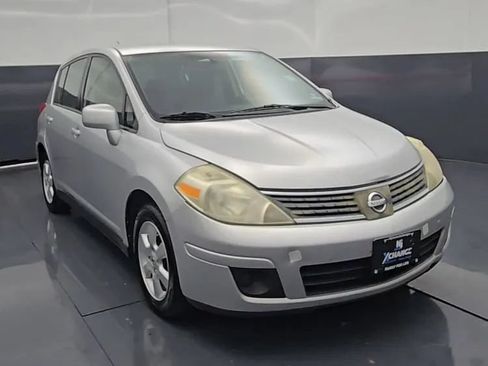 Used 2009 Nissan Versa Hatchback FWD image 1