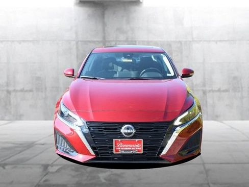 Certified 2025 Nissan Altima 2.5 SV w/ SV Premium Package FWD image 4