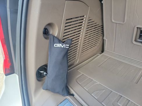 Used 2023 GMC Yukon Denali RWD image 35