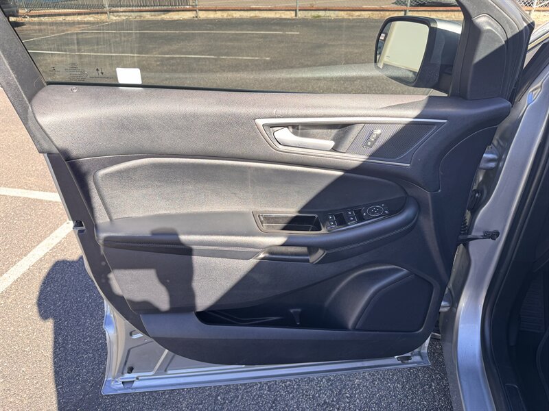 Used 2020 Ford Edge SEL FWD image 31