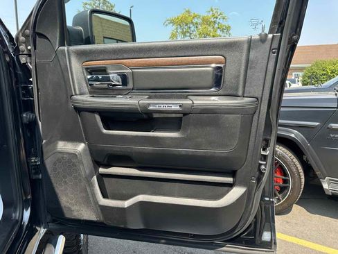 Used 2014 RAM 1500 Laramie image 33