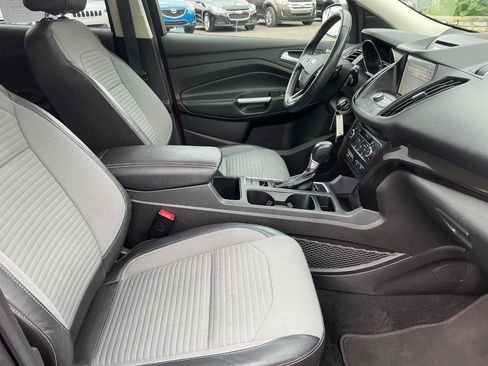 Used 2017 Ford Escape SE w/ Equipment Group 201A AWD/4WD image 10