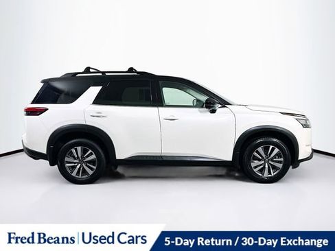 Used 2024 Nissan Pathfinder SL AWD/4WD image 11