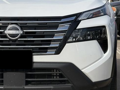 Used 2025 Nissan Rogue SV AWD/4WD image 8