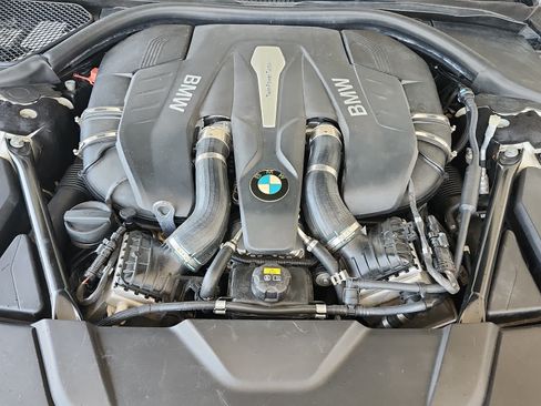 Used 2017 BMW 750i RWD image 36