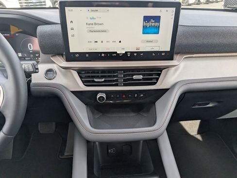 New 2026 Ford Explorer Active w/ Active Comfort Package AWD/4WD image 14