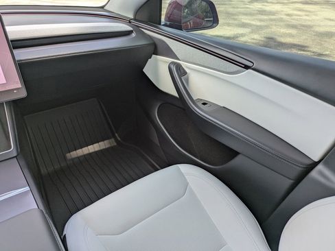 Used 2026 Tesla Model Y Long Range AWD/4WD image 17