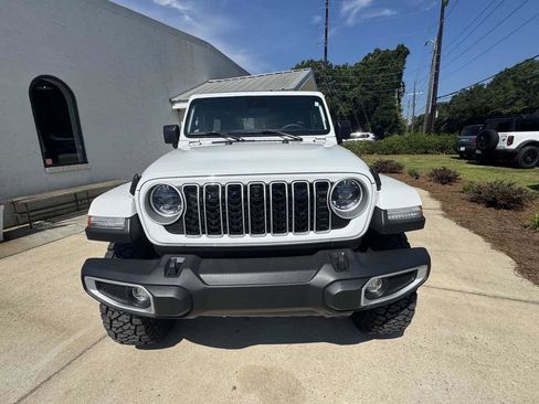 Used 2024 Jeep Wrangler Unlimited Sahara w/ Technology Group AWD/4WD image 3