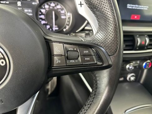 Used 2022 Alfa Romeo Stelvio Veloce image 16