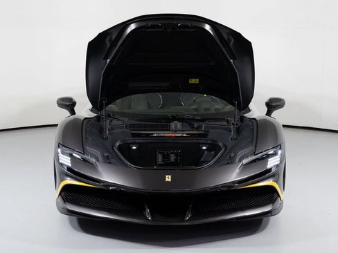 Used 2022 Ferrari SF90 Spider AWD/4WD image 9