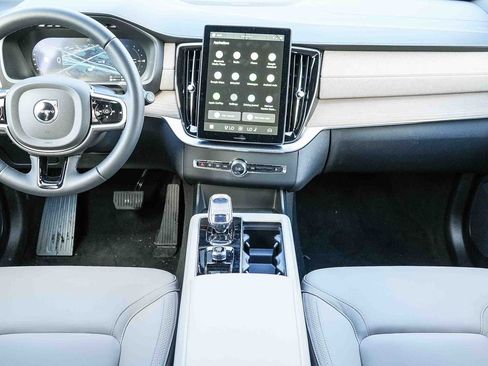 New 2026 Volvo XC90 T8 Plus w/ Protection Package Premier AWD/4WD image 13