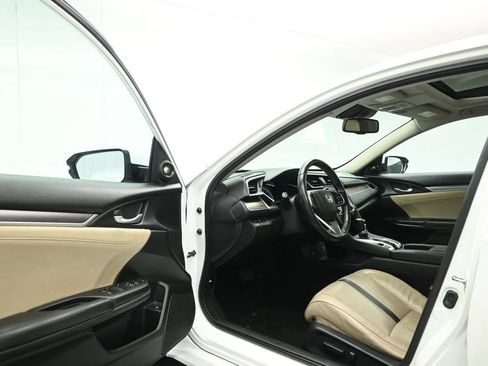 Used 2016 Honda Civic Touring image 7