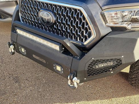 Used 2019 Toyota Tacoma TRD Off-Road image 2