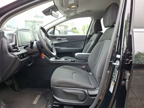 Used 2025 Kia Sportage LX AWD/4WD image 11