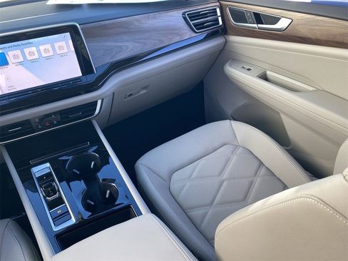 New 2026 Volkswagen Atlas SE image 12