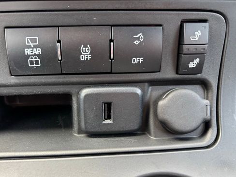 Used 2016 GMC Acadia SLE image 25