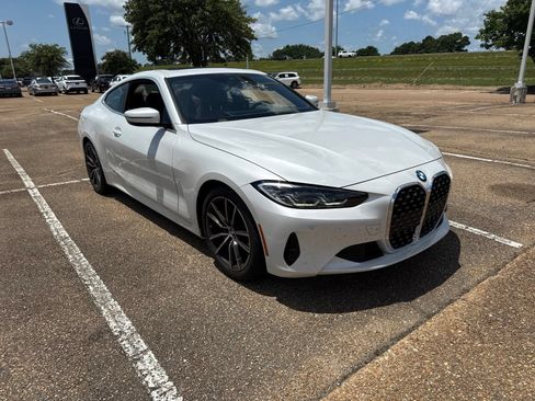 Used 2024 BMW 430i Coupe w/ Convenience Package RWD image 3