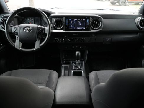 Used 2018 Toyota Tacoma TRD Off-Road AWD/4WD image 19