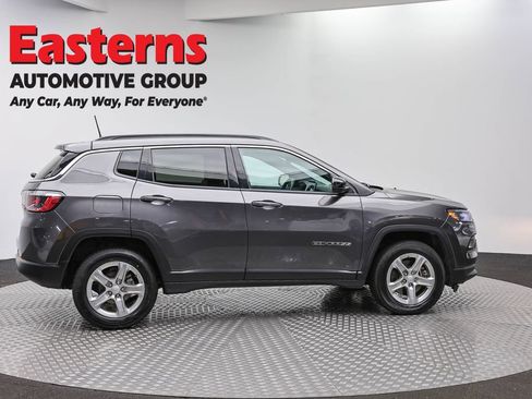 Used 2024 Jeep Compass Latitude AWD/4WD image 3