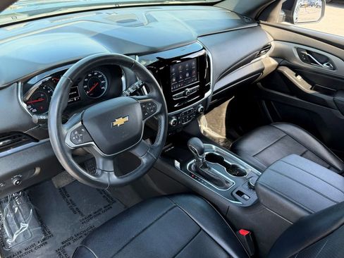 Used 2023 Chevrolet Traverse LT image 19