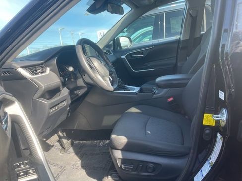 Used 2020 Toyota RAV4 XLE image 31