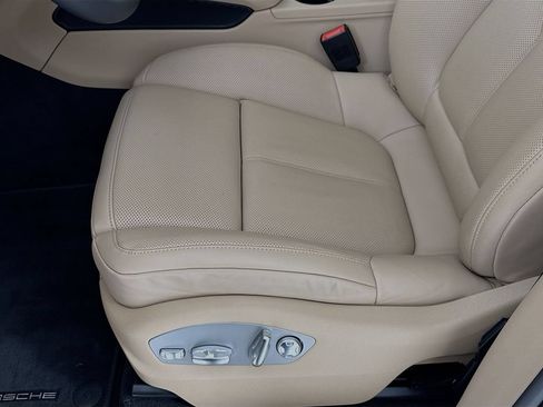 Certified 2025 Porsche Macan AWD/4WD image 13