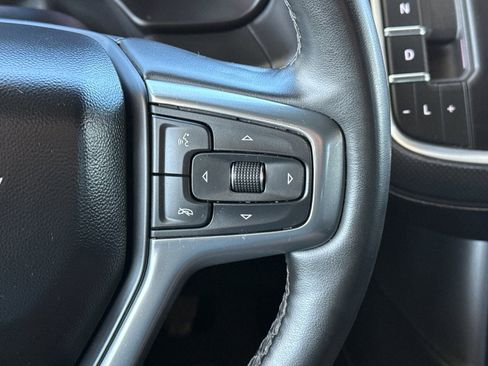 Used 2023 Chevrolet Suburban Premier image 32